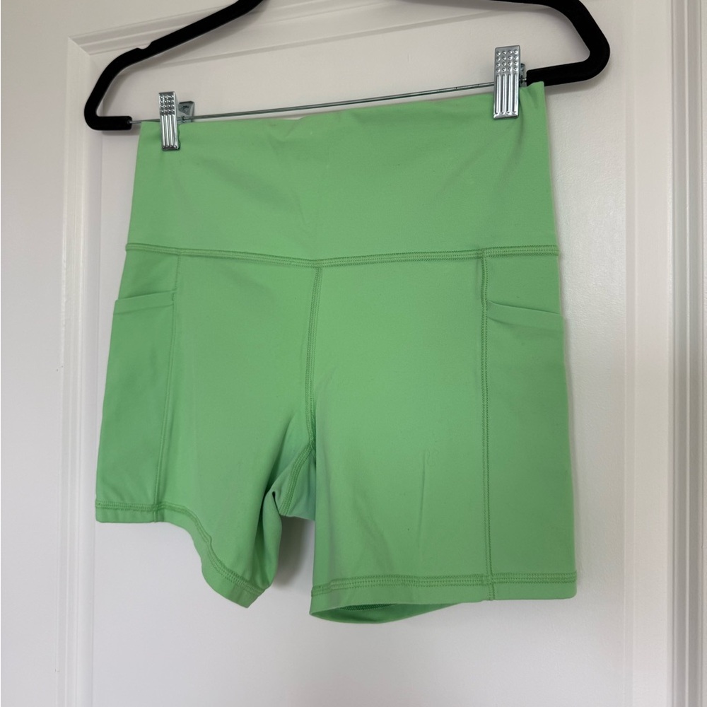 Athleta Salutation Stash Pocket II 5 inch shorts in Lime Green size Medium - Picture 2 of 5
